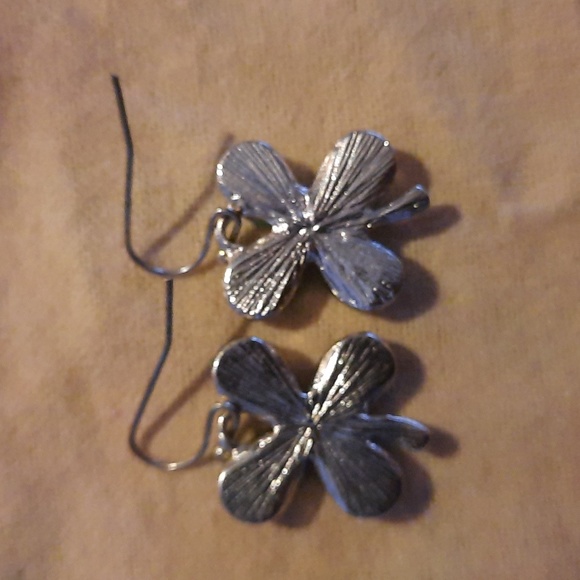 Pretty Lucky Charm Earrings - Picture 2 of 2